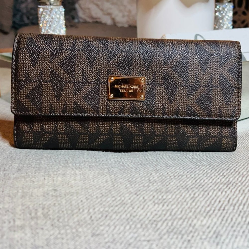 MICHAEL KORS  Jet Set MK Logo Checkbook Wallet -Brown